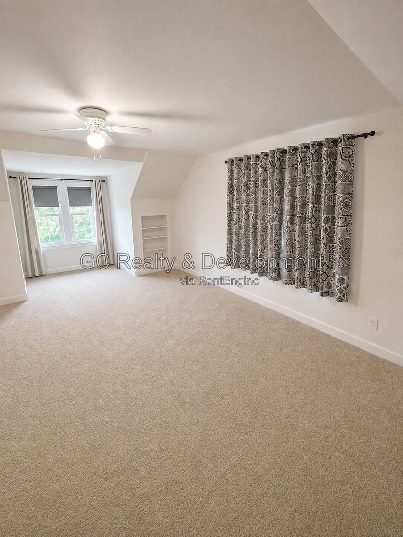 *** 3BR, 1BA / CENTRAL AIR / SS APPLIANCES / IN-UNIT LAUNDRY / GARAGE *** property image