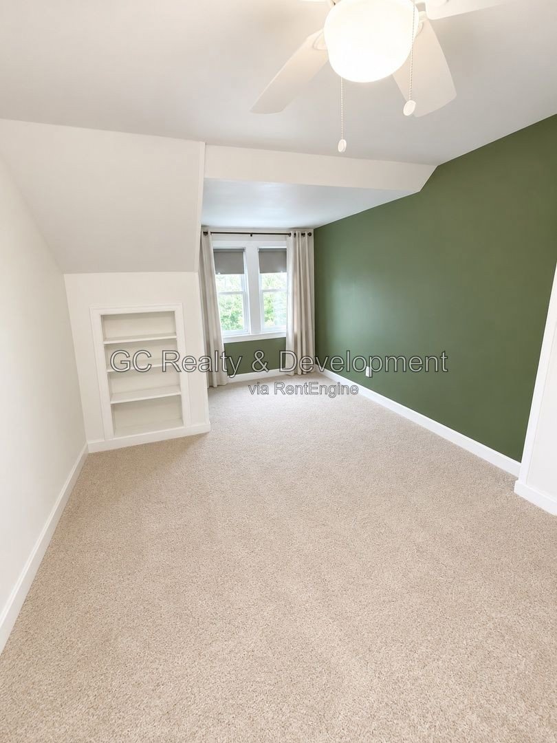 *** 3BR, 1BA / CENTRAL AIR / SS APPLIANCES / IN-UNIT LAUNDRY / GARAGE *** property image