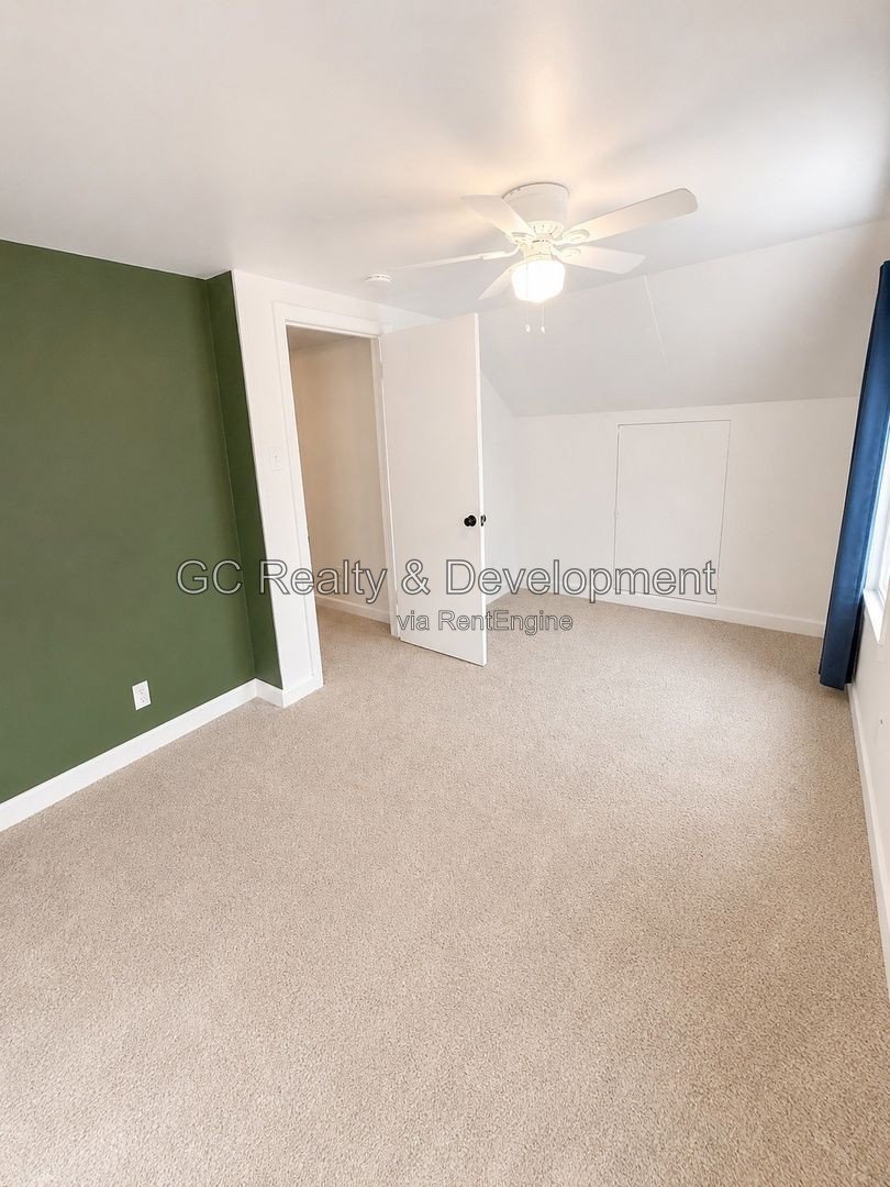 *** 3BR, 1BA / CENTRAL AIR / SS APPLIANCES / IN-UNIT LAUNDRY / GARAGE *** property image
