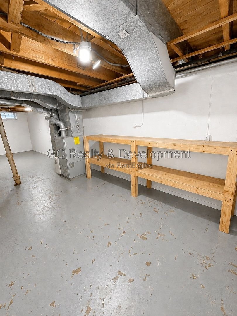 *** 3BR, 1BA / CENTRAL AIR / SS APPLIANCES / IN-UNIT LAUNDRY / GARAGE *** property image