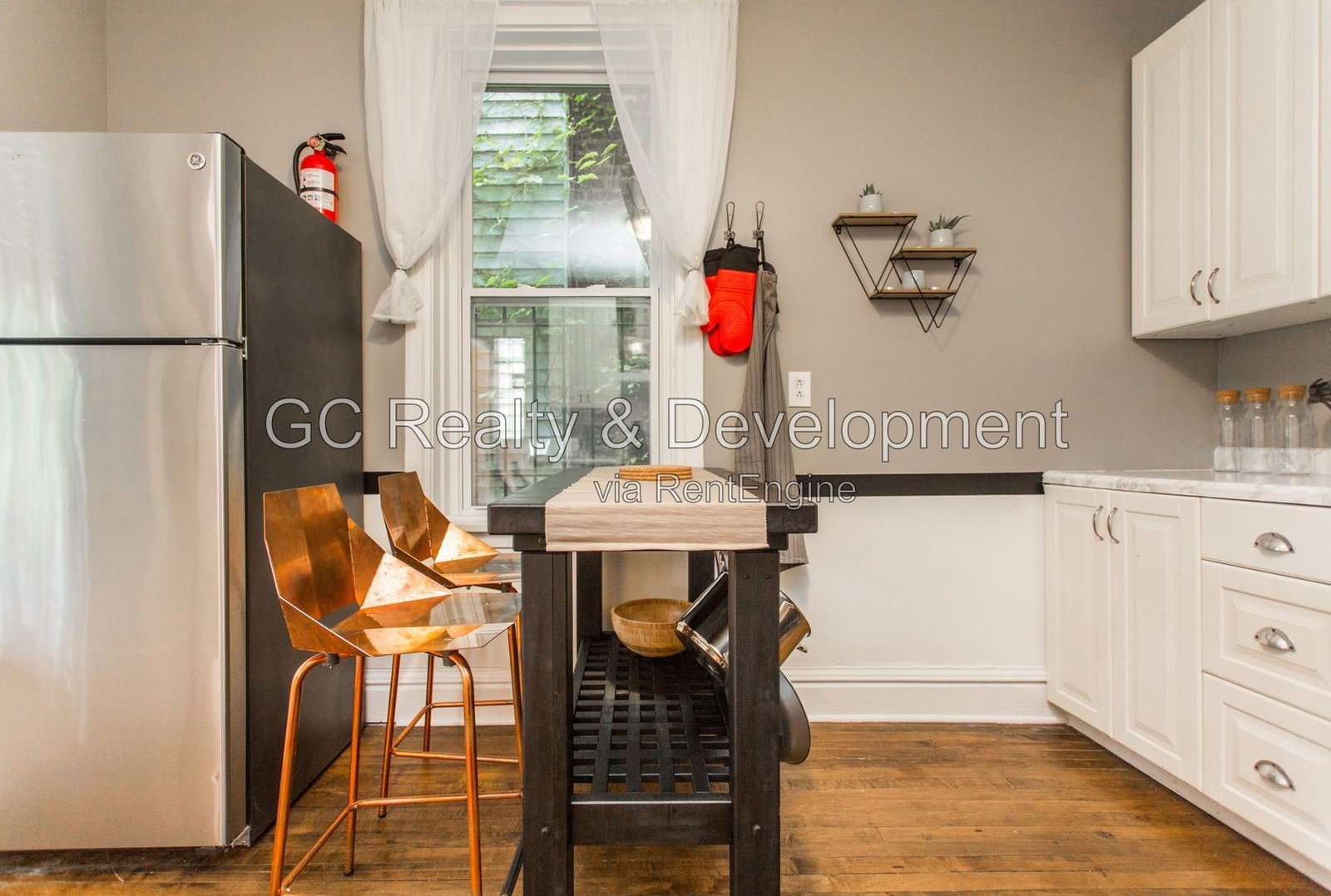 *** COMING SOON 9-23-26! / WICKER PARK / 2 BDRM / W&D IN UNIT / TRASNIT NEARBY / SMALL PETS WELCOME *** property image