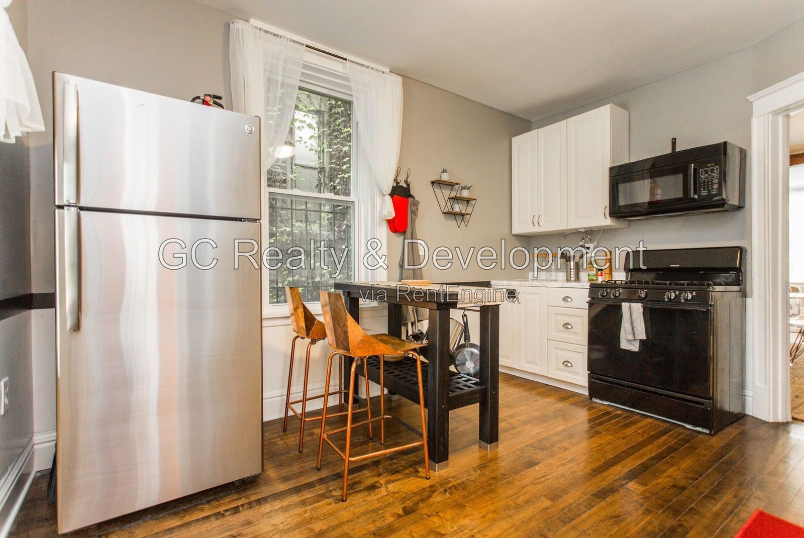*** COMING SOON 9-23-26! / WICKER PARK / 2 BDRM / W&D IN UNIT / TRASNIT NEARBY / SMALL PETS WELCOME *** property image