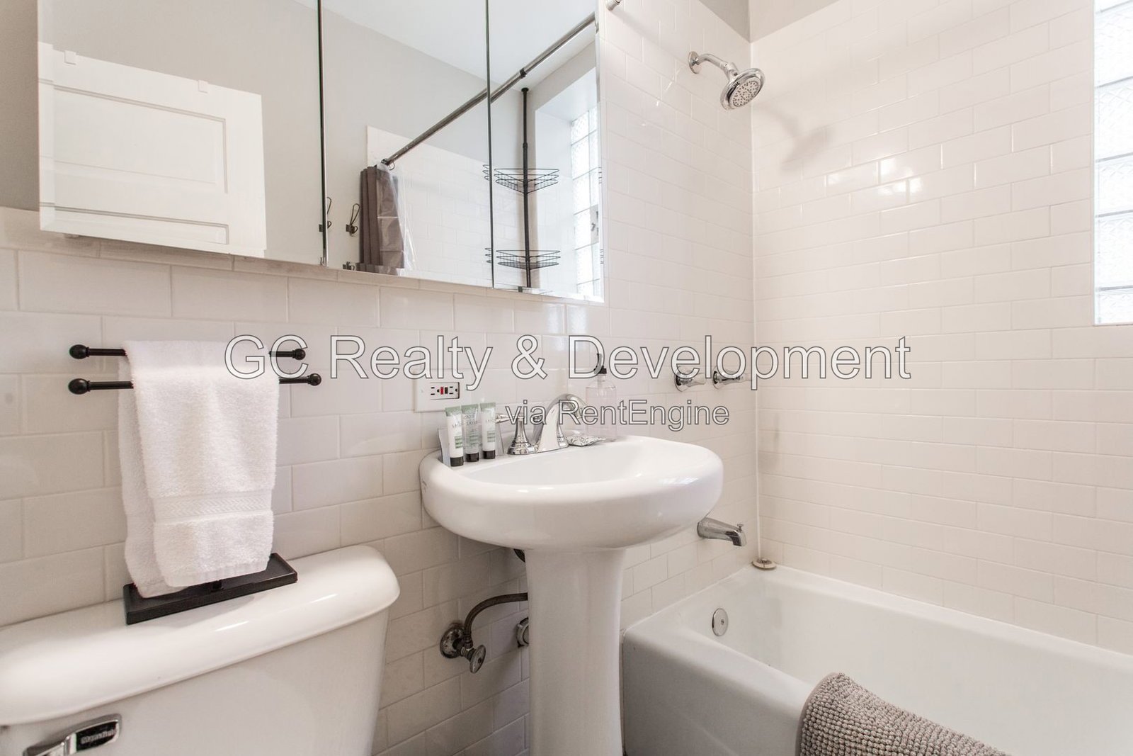 *** COMING SOON 9-23-26! / WICKER PARK / 2 BDRM / W&D IN UNIT / TRASNIT NEARBY / SMALL PETS WELCOME *** property image