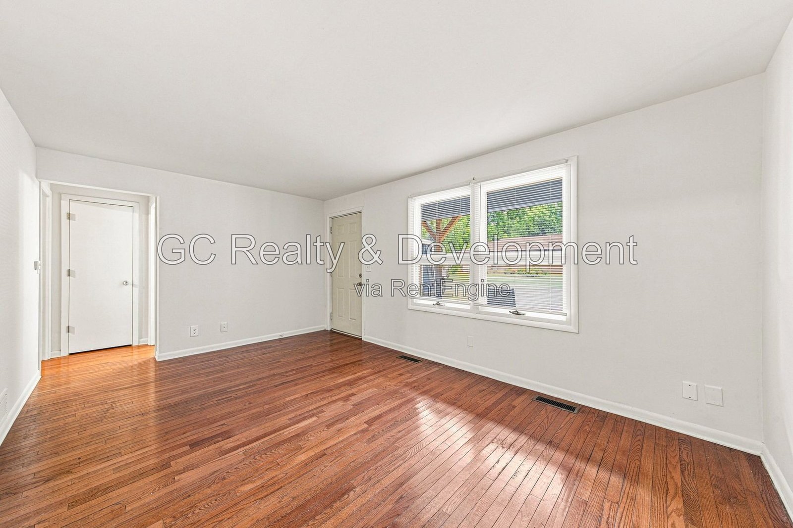 *** 1BR, 1BA / CENTRAL AIR / HARDWOOD FLOORS / KITCHEN APPL INCL / PARKING INCL / EASY COMMUTE *** property image
