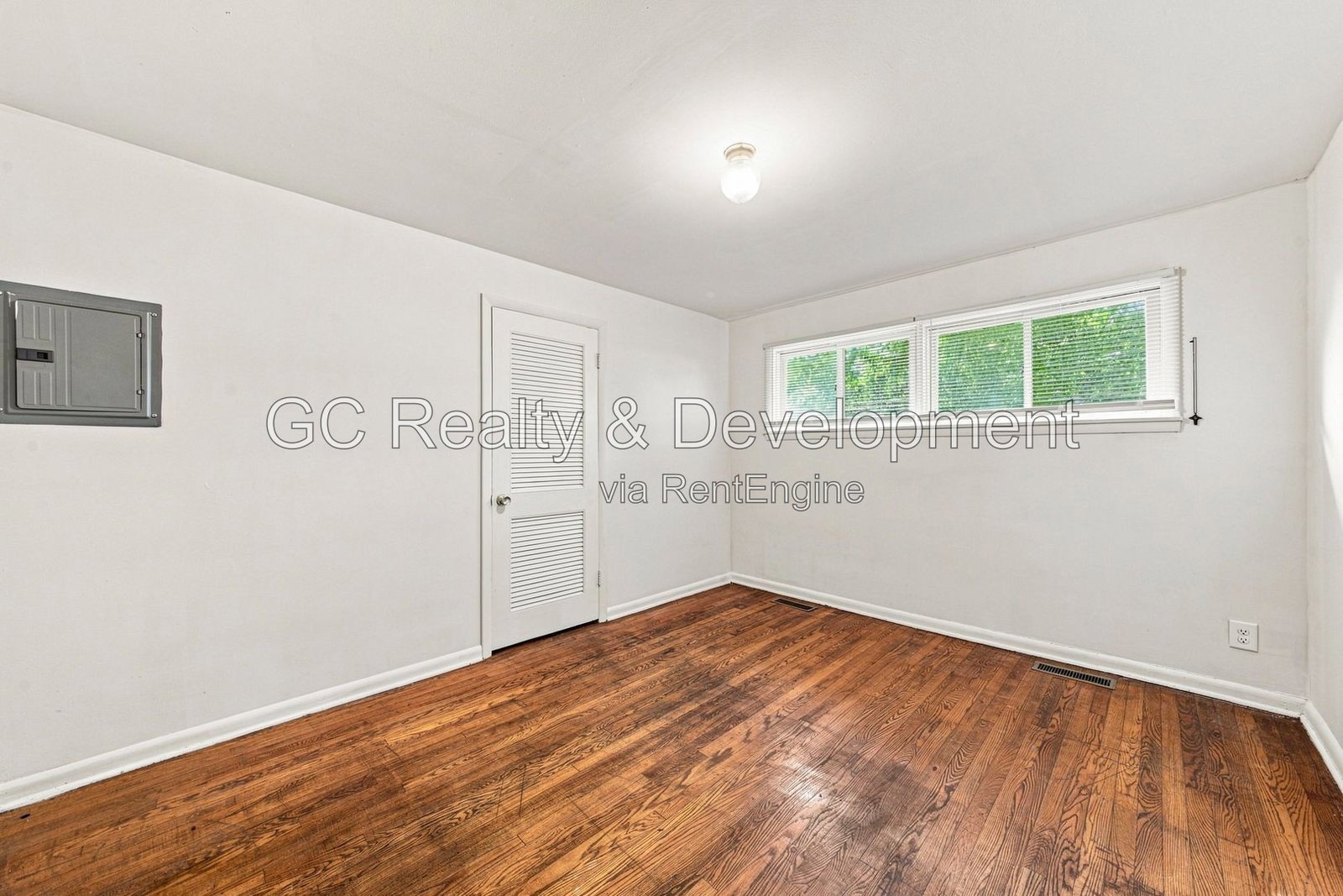 *** 1BR, 1BA / CENTRAL AIR / HARDWOOD FLOORS / KITCHEN APPL INCL / PARKING INCL / EASY COMMUTE *** property image