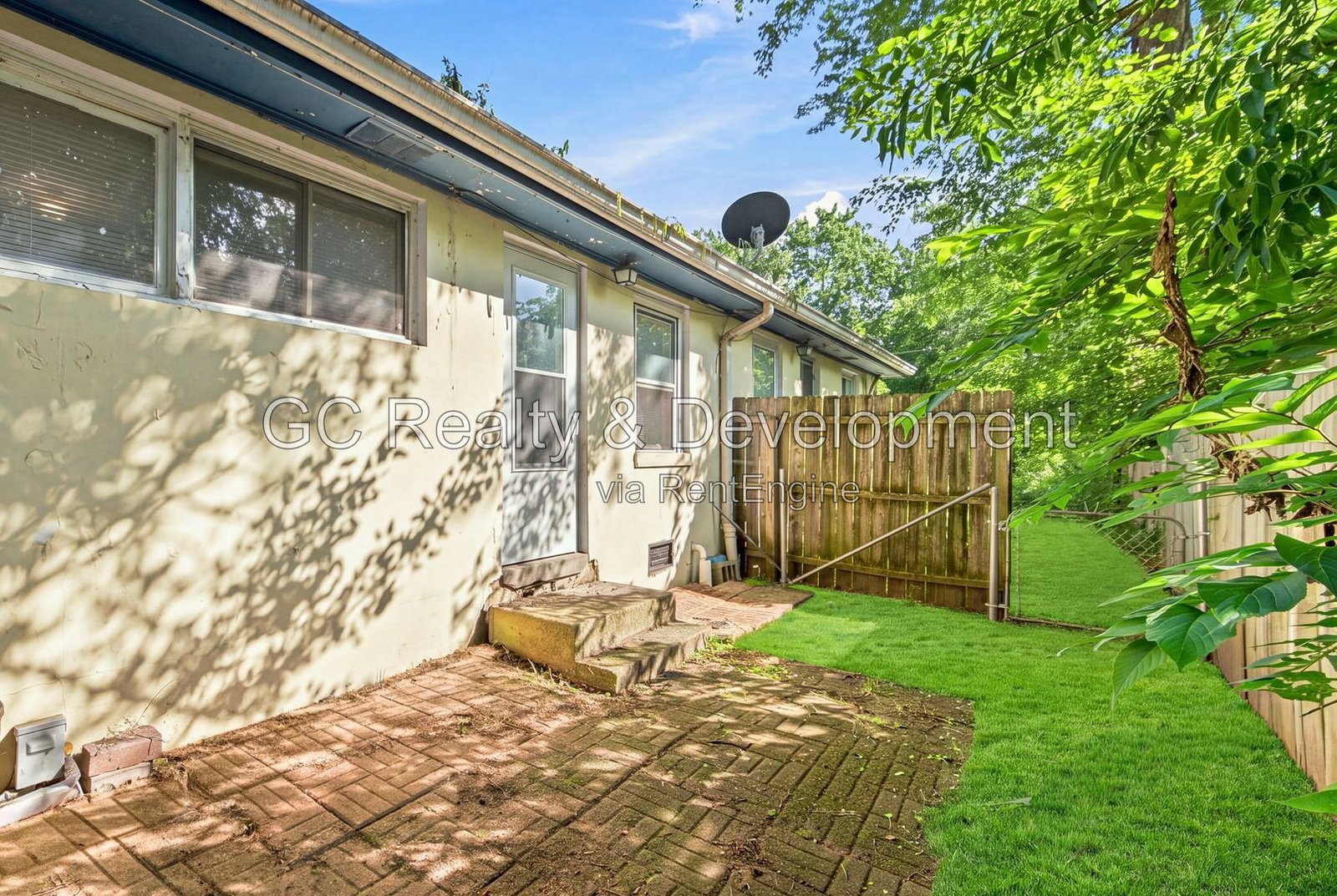 *** 1BR, 1BA / CENTRAL AIR / HARDWOOD FLOORS / KITCHEN APPL INCL / PARKING INCL / EASY COMMUTE *** property image