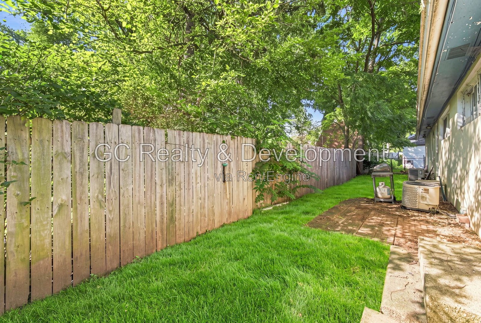 *** 1BR, 1BA / CENTRAL AIR / HARDWOOD FLOORS / KITCHEN APPL INCL / PARKING INCL / EASY COMMUTE *** property image