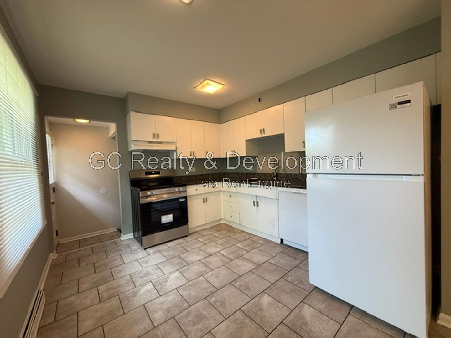 *** CORNER LOT 4BR, 1.5BA / CENTRAL AIR / KITCHEN APPL INCL / IN-UNIT LAUNDRY / GARAGE / PARTIALLY FINISHED BASEMENT *** property image