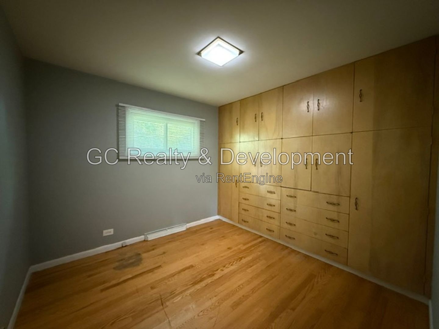 *** CORNER LOT 4BR, 1.5BA / CENTRAL AIR / KITCHEN APPL INCL / IN-UNIT LAUNDRY / GARAGE / PARTIALLY FINISHED BASEMENT *** property image
