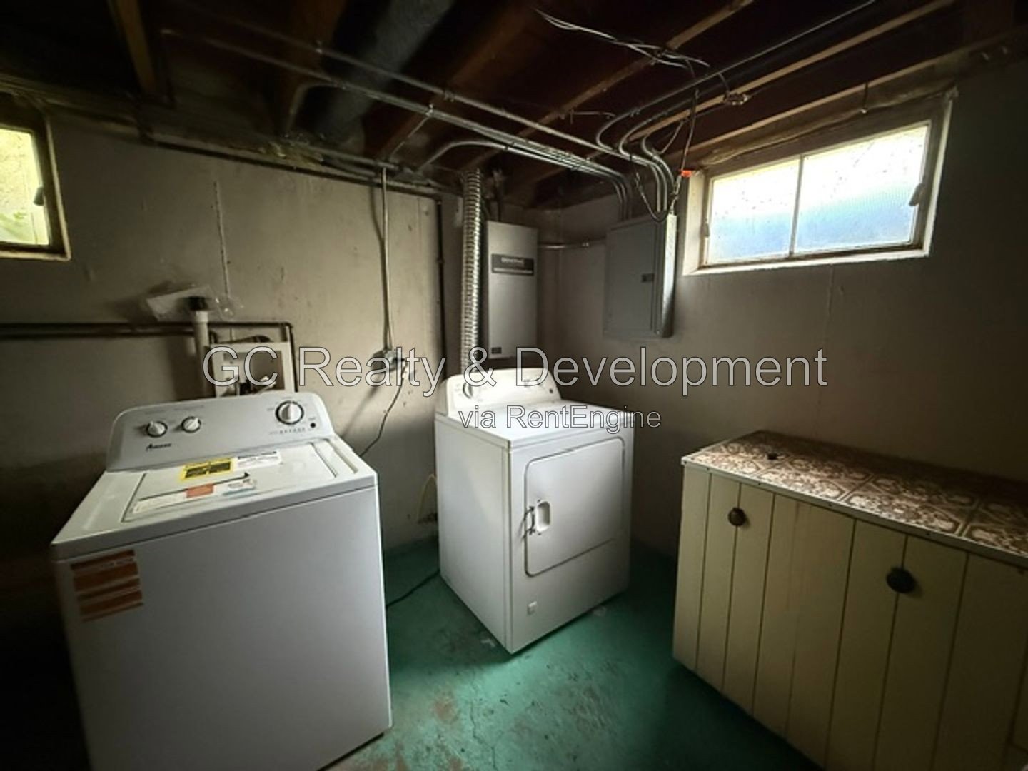 *** CORNER LOT 4BR, 1.5BA / CENTRAL AIR / KITCHEN APPL INCL / IN-UNIT LAUNDRY / GARAGE / PARTIALLY FINISHED BASEMENT *** property image