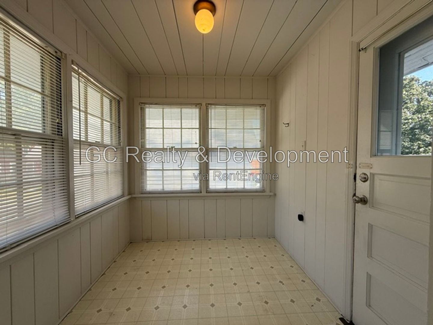 *** 1BR-1BA / KITCHEN APPL INCL / ON-SITE LAUNDRY / PARKING INCL / STORAGE SPACE *** property image