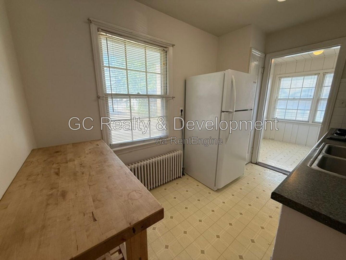 *** 1BR-1BA / KITCHEN APPL INCL / ON-SITE LAUNDRY / PARKING INCL / STORAGE SPACE *** property image