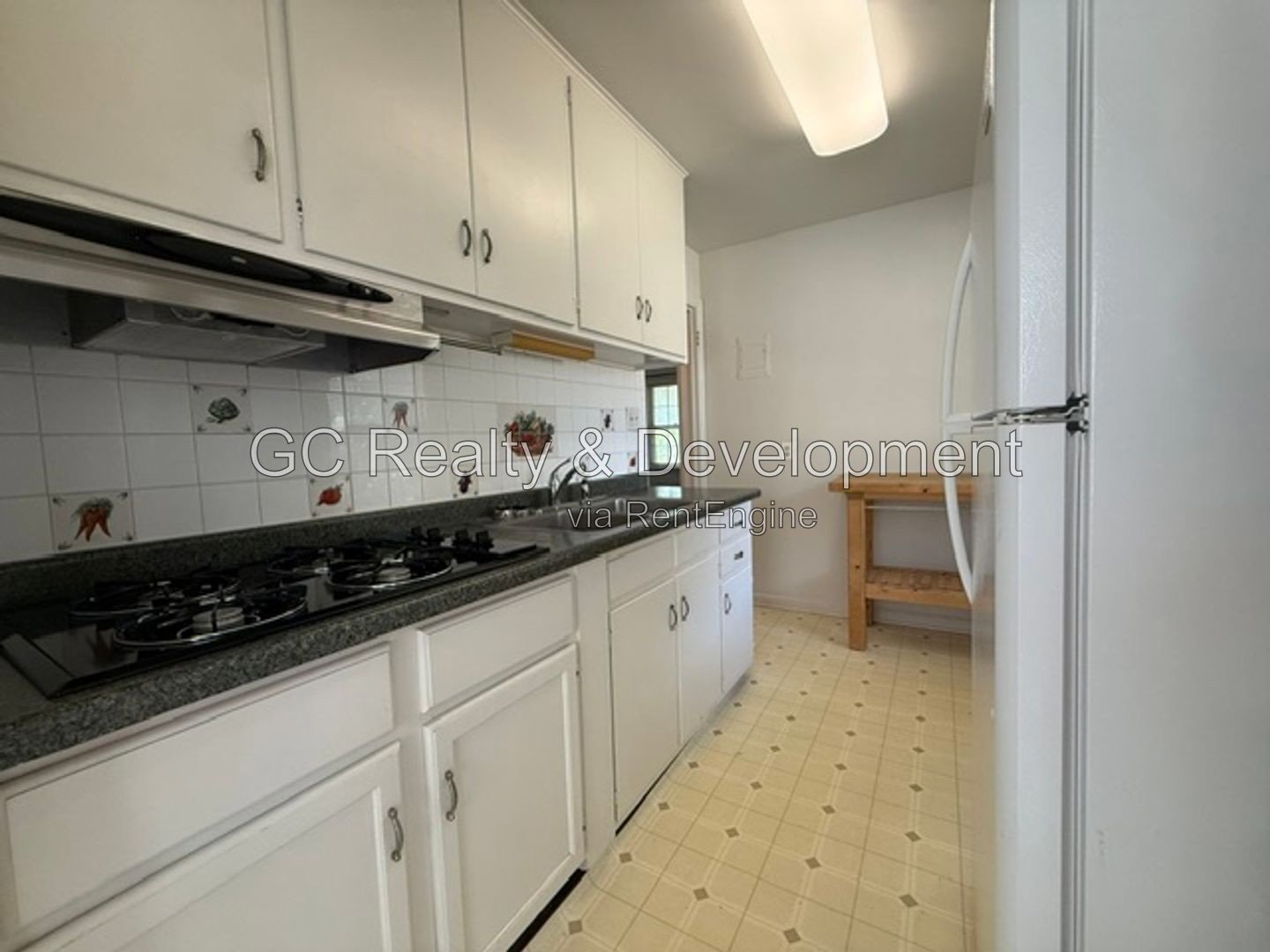 *** 1BR-1BA / KITCHEN APPL INCL / ON-SITE LAUNDRY / PARKING INCL / STORAGE SPACE *** property image