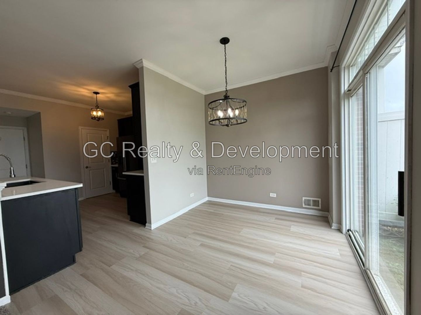 *** 3BR - 1.5BA / CENTRAL AIR / IN-UNIT LAUNDRY / SS APPLIANCES / GARAGE / PET FRIENDLY *** property image