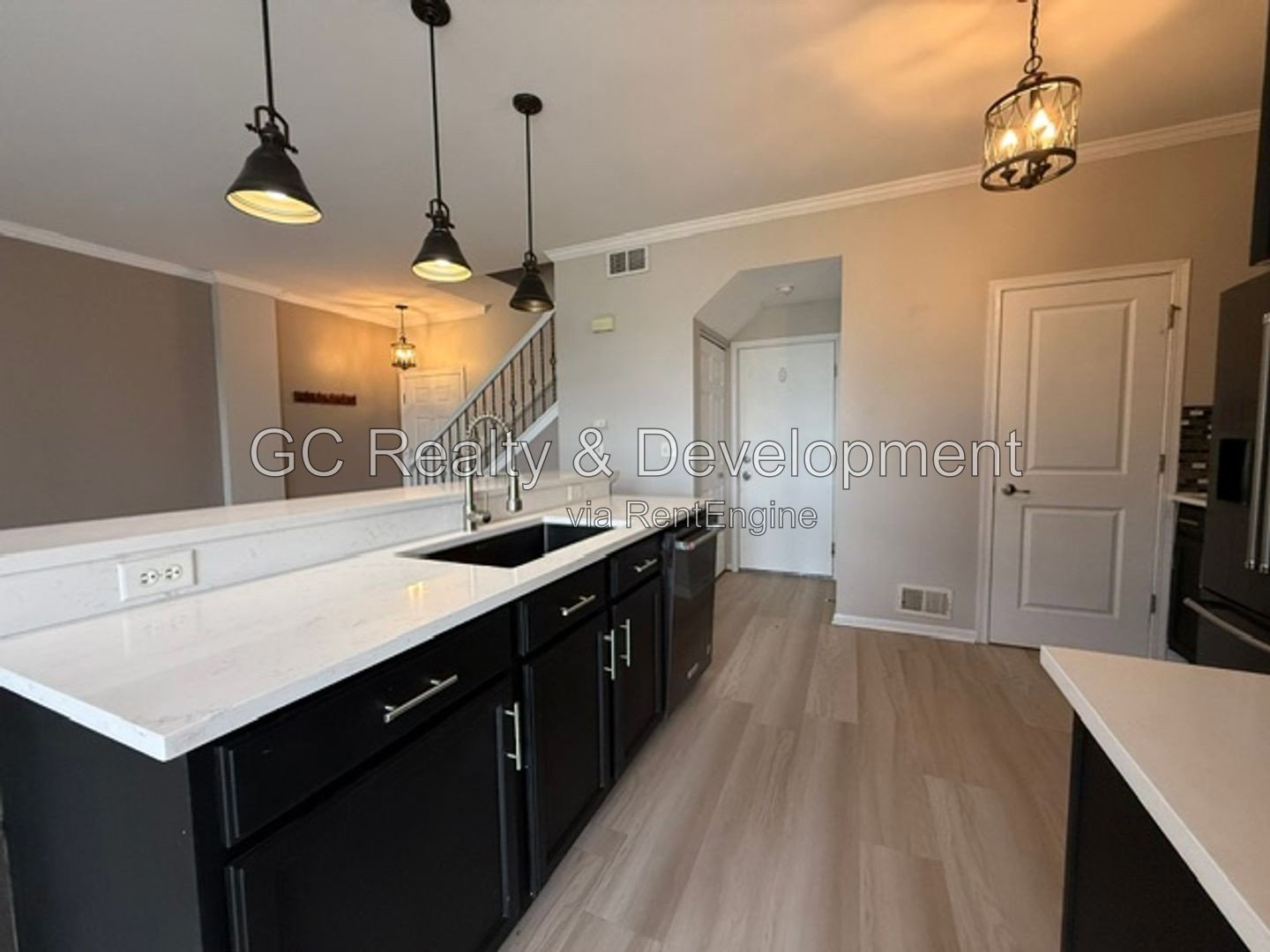 *** 3BR - 1.5BA / CENTRAL AIR / IN-UNIT LAUNDRY / SS APPLIANCES / GARAGE / PET FRIENDLY *** property image