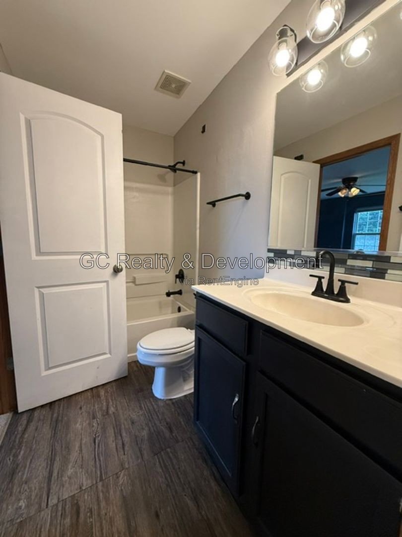 *** 3BR - 1.5BA / CENTRAL AIR / IN-UNIT LAUNDRY / SS APPLIANCES / GARAGE / PET FRIENDLY *** property image