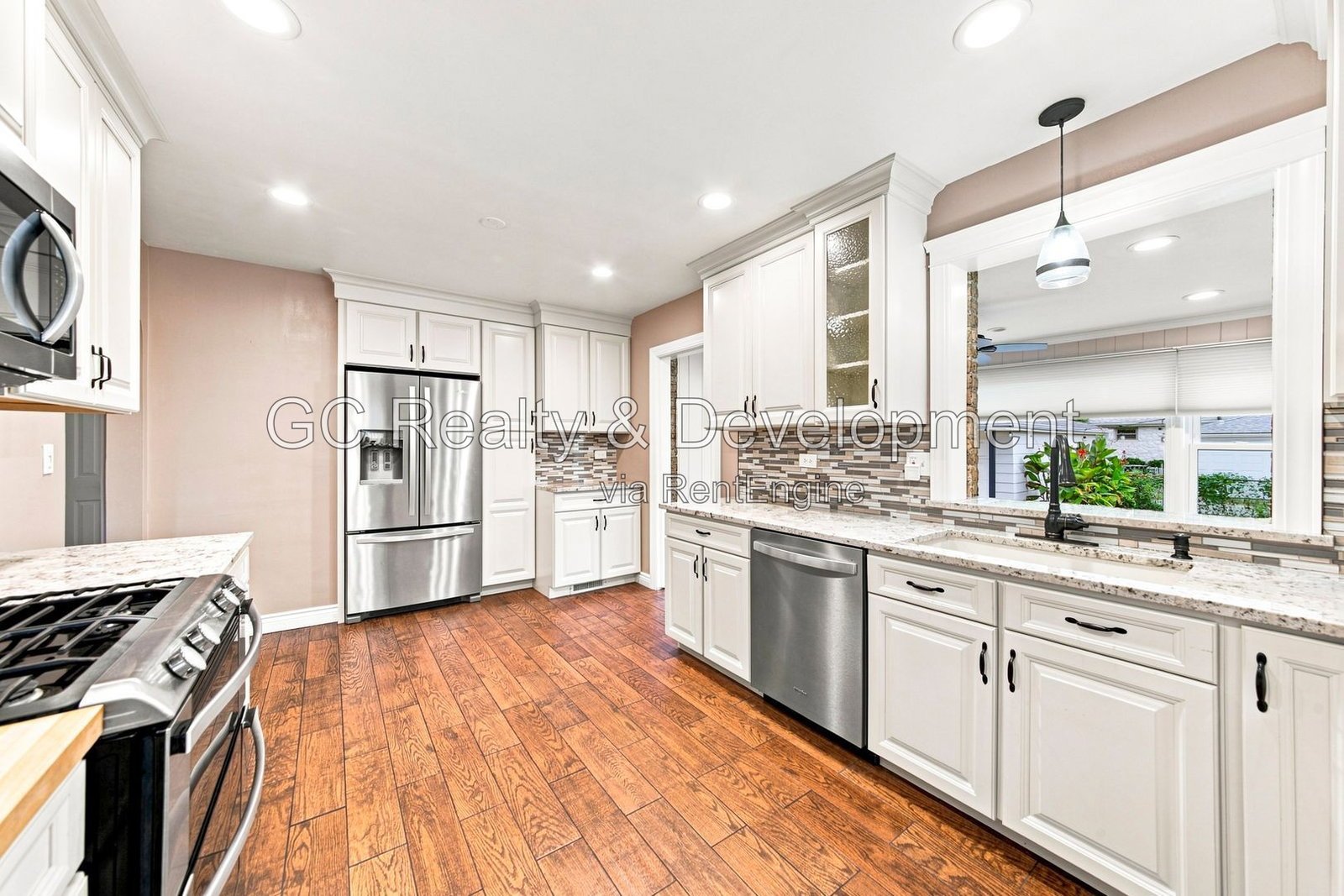 *** RECENTLY UPDATED / BACKYARD DECK / GARAGE / SS APPLIANCES / CENTRAL AIR / FINISHED BASEMENT *** property image