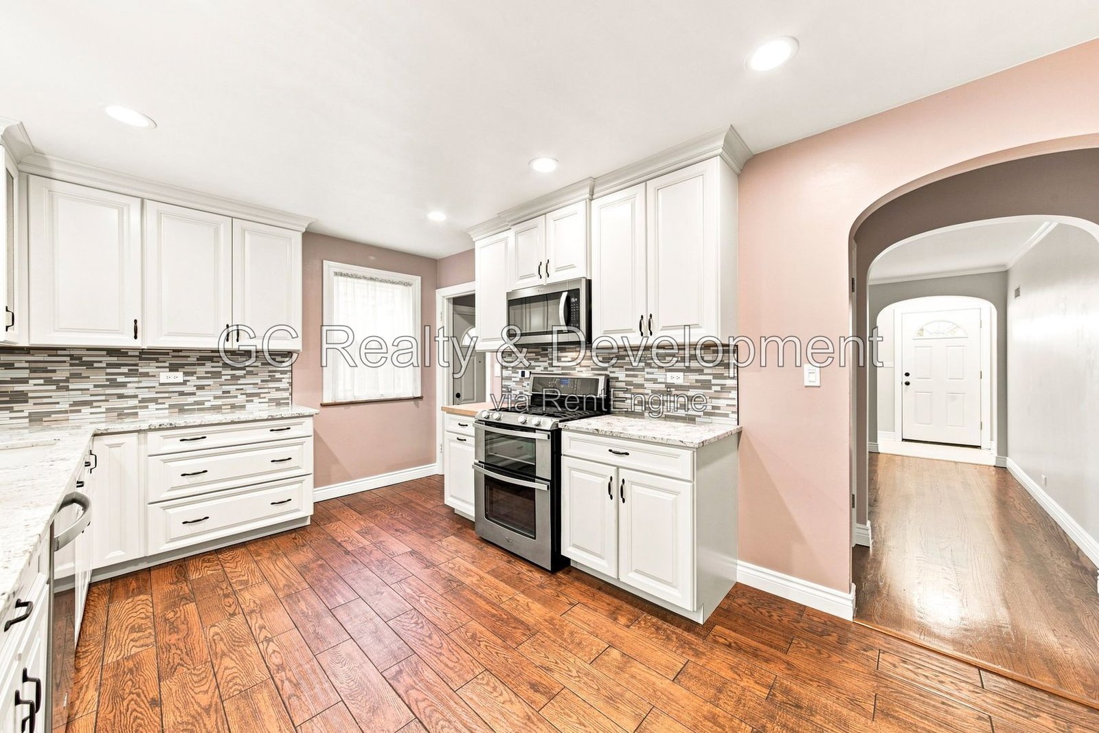 *** RECENTLY UPDATED / BACKYARD DECK / GARAGE / SS APPLIANCES / CENTRAL AIR / FINISHED BASEMENT *** property image