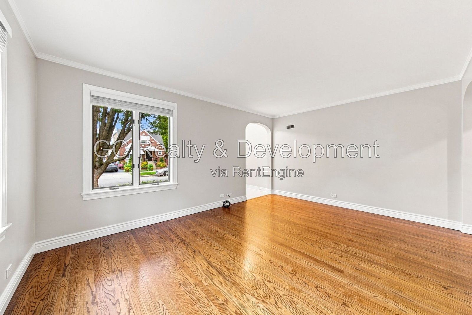 *** RECENTLY UPDATED / BACKYARD DECK / GARAGE / SS APPLIANCES / CENTRAL AIR / FINISHED BASEMENT *** property image