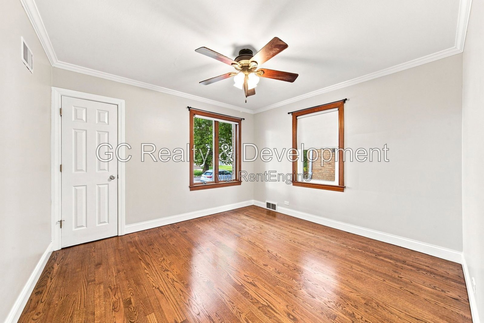 *** RECENTLY UPDATED / BACKYARD DECK / GARAGE / SS APPLIANCES / CENTRAL AIR / FINISHED BASEMENT *** property image