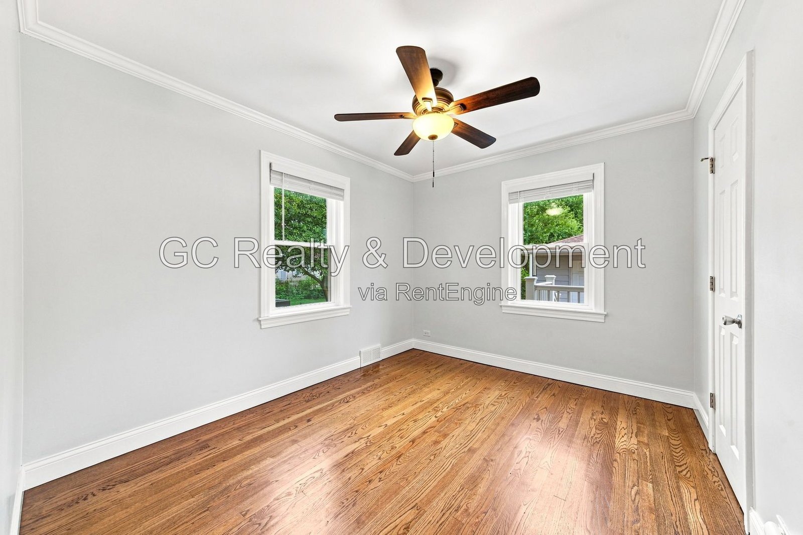 *** RECENTLY UPDATED / BACKYARD DECK / GARAGE / SS APPLIANCES / CENTRAL AIR / FINISHED BASEMENT *** property image