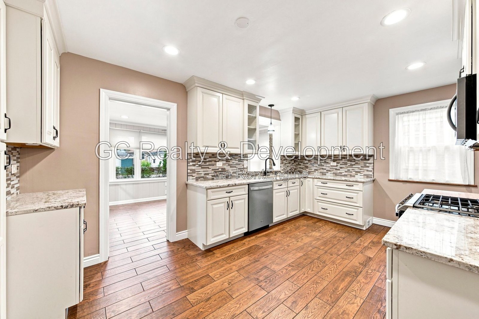 *** RECENTLY UPDATED / BACKYARD DECK / GARAGE / SS APPLIANCES / CENTRAL AIR / FINISHED BASEMENT *** property image