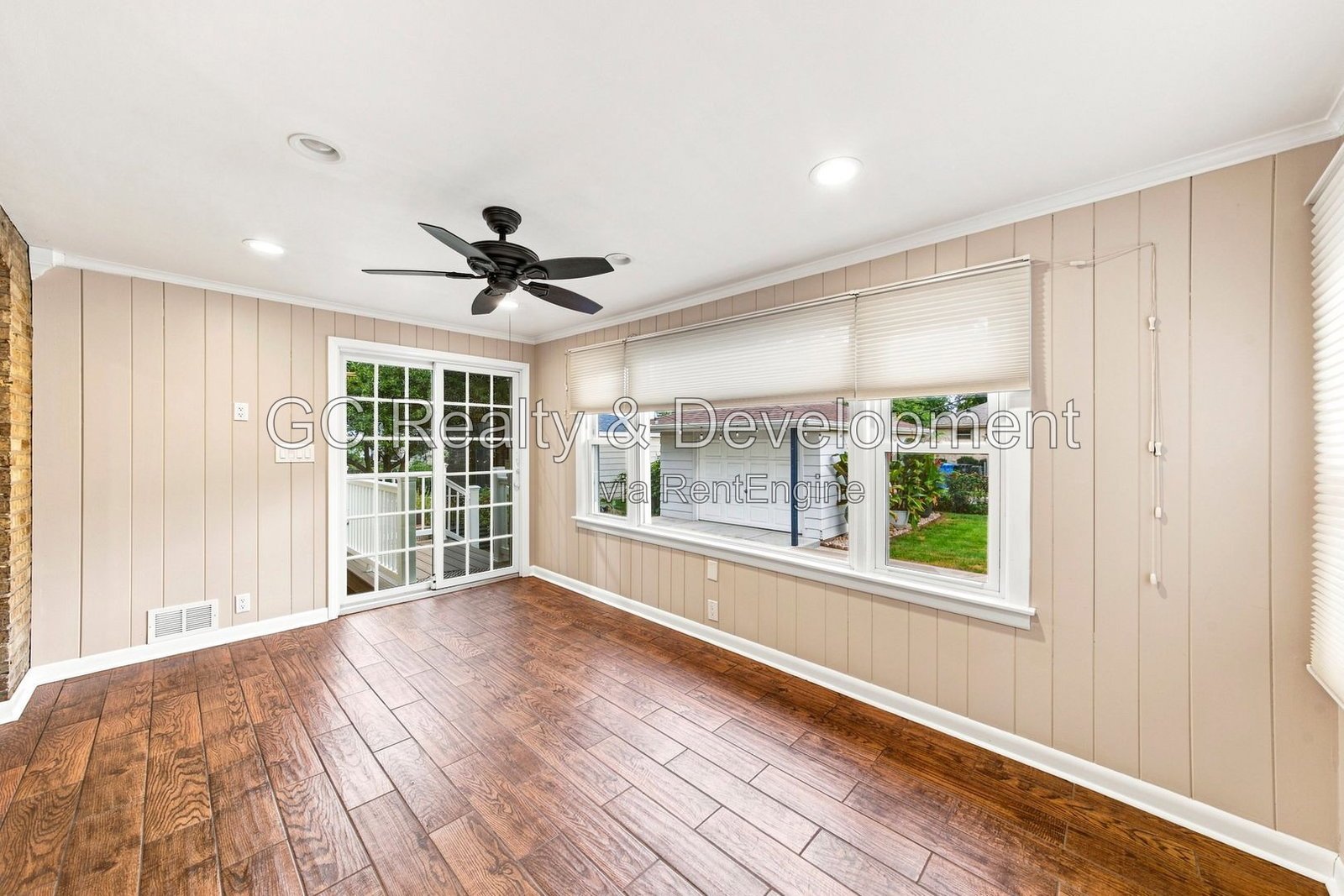 *** RECENTLY UPDATED / BACKYARD DECK / GARAGE / SS APPLIANCES / CENTRAL AIR / FINISHED BASEMENT *** property image