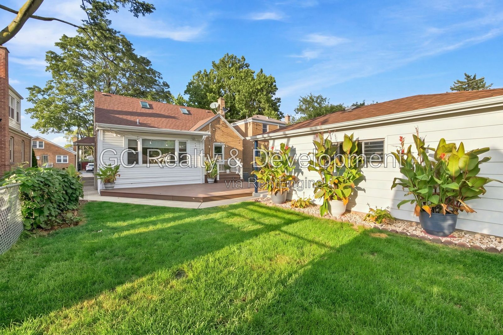 *** RECENTLY UPDATED / BACKYARD DECK / GARAGE / SS APPLIANCES / CENTRAL AIR / FINISHED BASEMENT *** property image