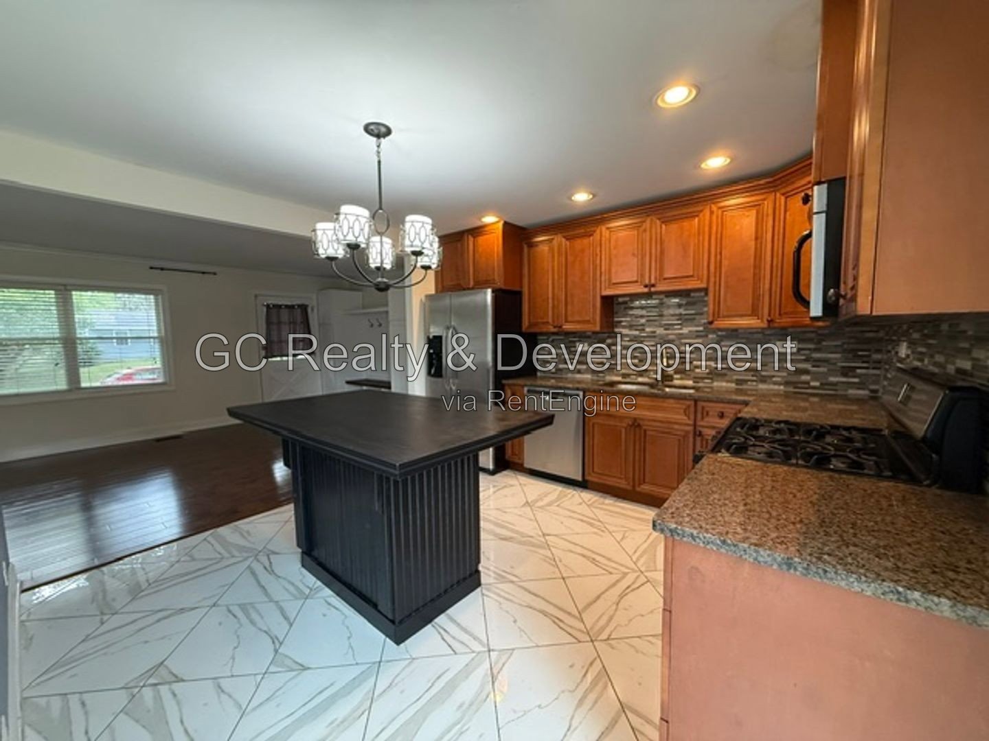 *** 2BR - 2BA / IN-UNIT LAUNDRY / ATTACHED GARAGE / SS APPLIANCES / DOG-FRIENDLY *** property image