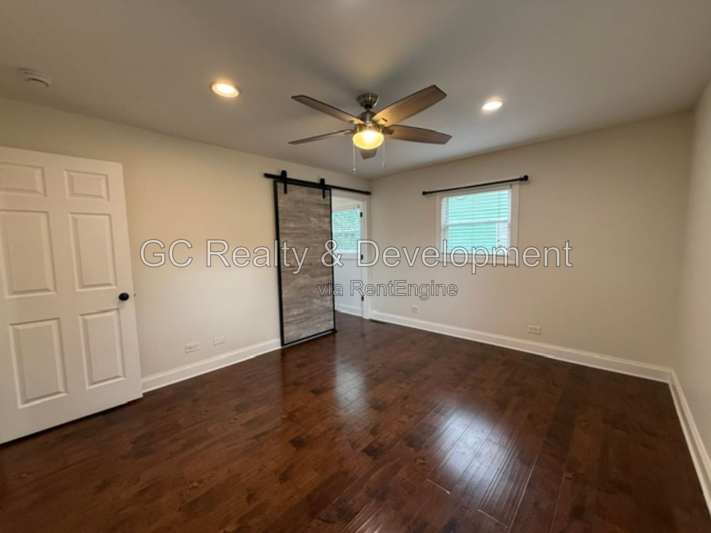 *** 2BR - 2BA / IN-UNIT LAUNDRY / ATTACHED GARAGE / SS APPLIANCES / DOG-FRIENDLY *** property image