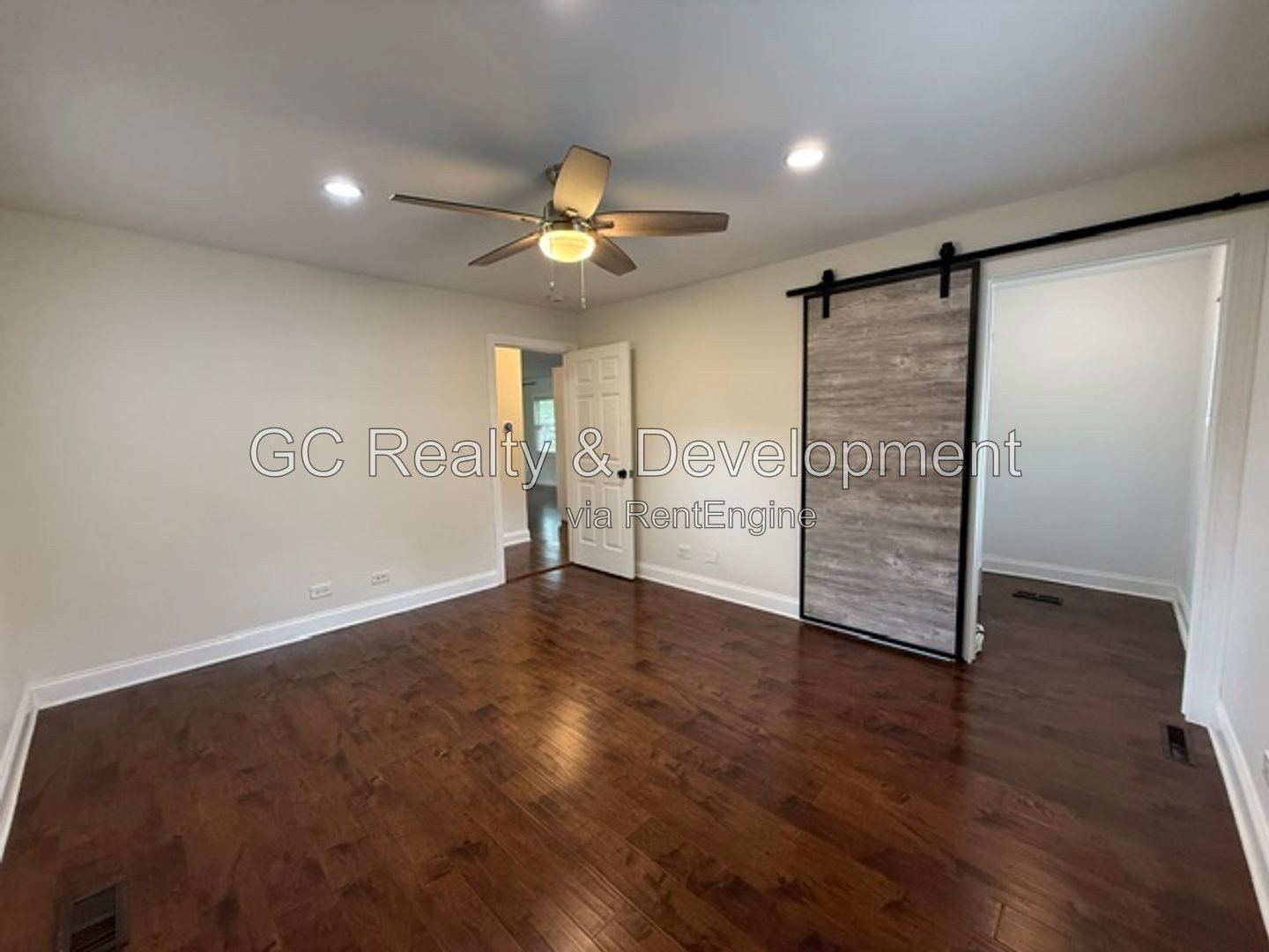 *** 2BR - 2BA / IN-UNIT LAUNDRY / ATTACHED GARAGE / SS APPLIANCES / DOG-FRIENDLY *** property image