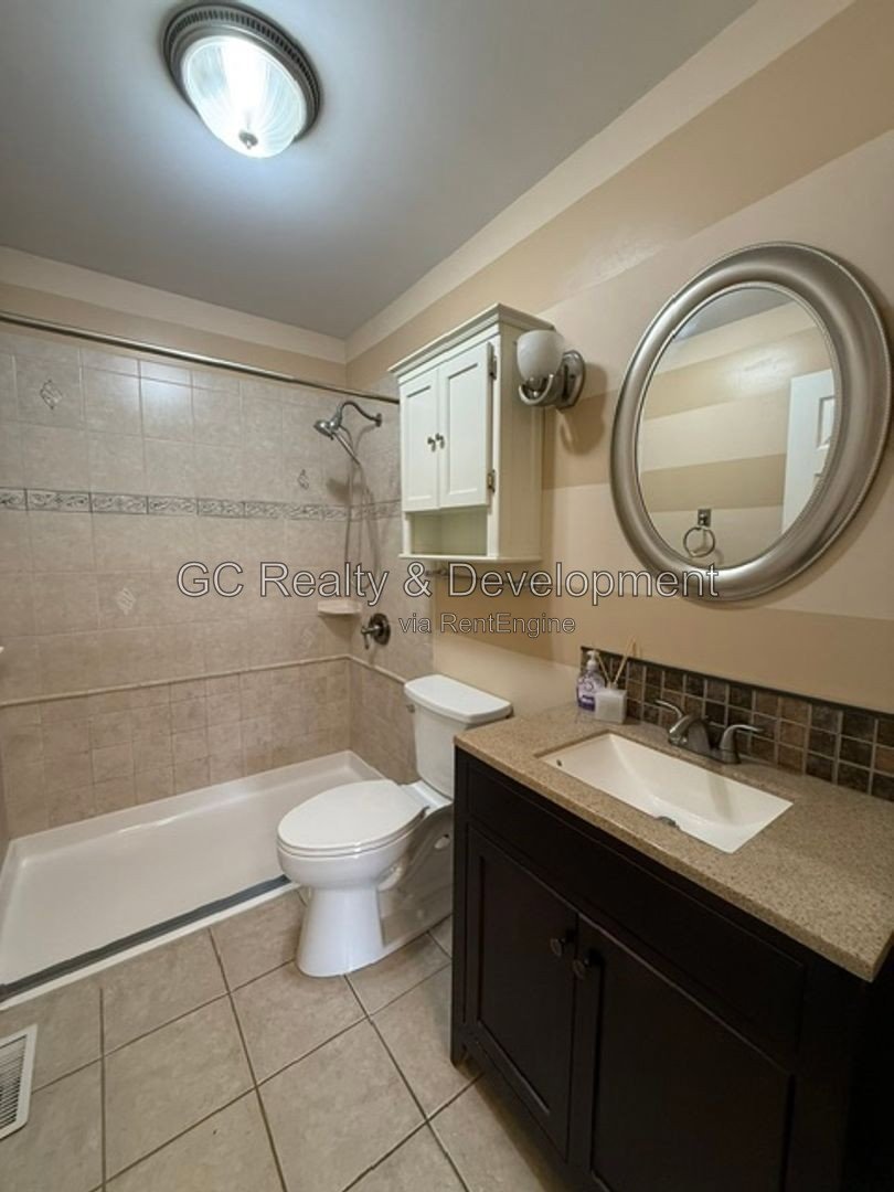 *** 2BR - 2BA / IN-UNIT LAUNDRY / ATTACHED GARAGE / SS APPLIANCES / DOG-FRIENDLY *** property image