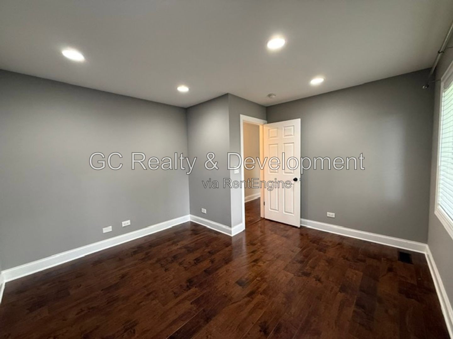 *** 2BR - 2BA / IN-UNIT LAUNDRY / ATTACHED GARAGE / SS APPLIANCES / DOG-FRIENDLY *** property image
