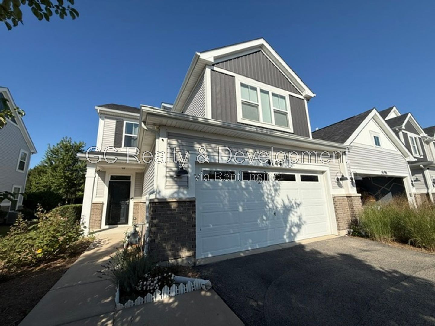 *** LEASE TODAY – SEPTEMBER FREE! / 2 BED-2.5 BTH / END UNIT / NEWER CONSTUCTION / PET FRIENDLY / 2 CAR GARAGE / HUGE LOFT OR OFFICE*** property image