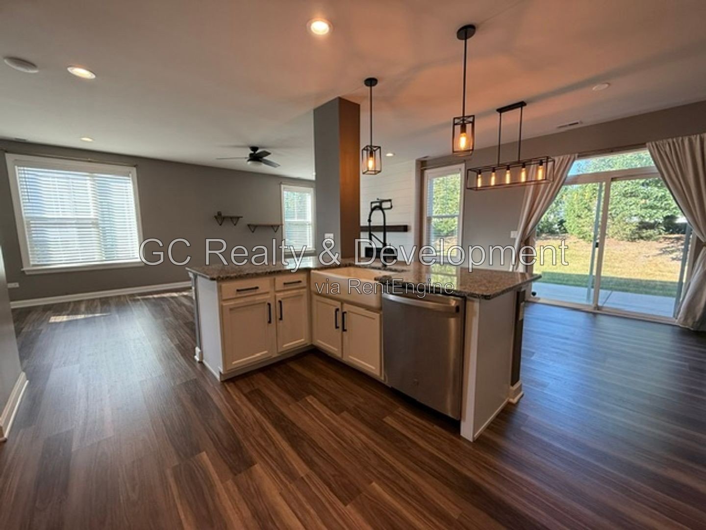 *** LEASE TODAY – SEPTEMBER FREE! / 2 BED-2.5 BTH / END UNIT / NEWER CONSTUCTION / PET FRIENDLY / 2 CAR GARAGE / HUGE LOFT OR OFFICE*** property image