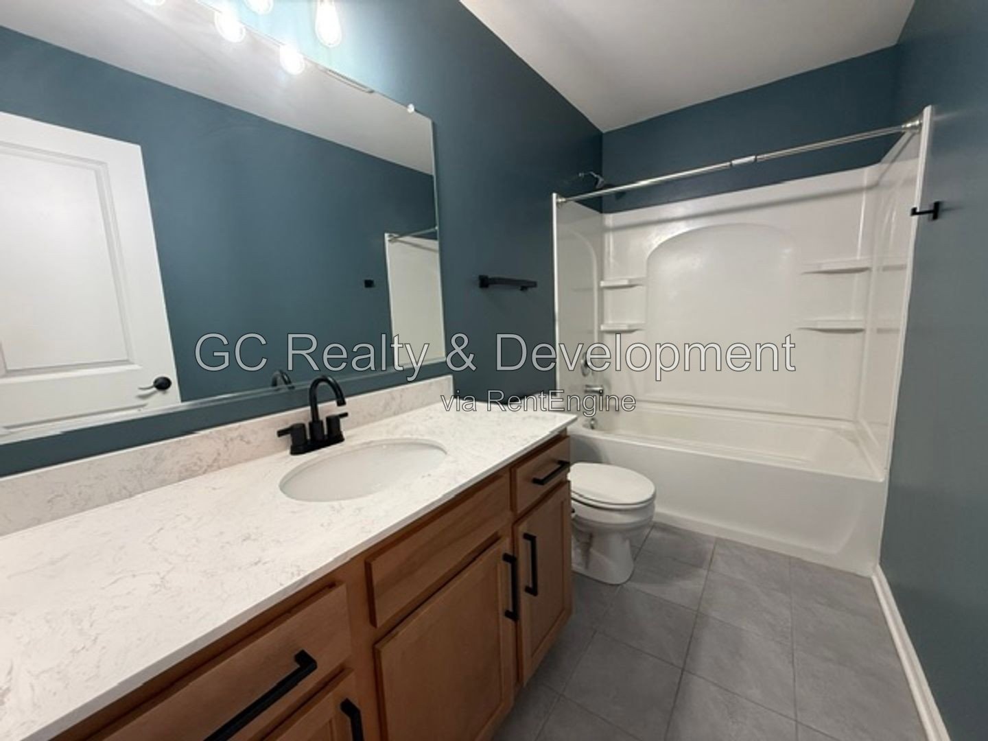 *** LEASE TODAY – SEPTEMBER FREE! / 2 BED-2.5 BTH / END UNIT / NEWER CONSTUCTION / PET FRIENDLY / 2 CAR GARAGE / HUGE LOFT OR OFFICE*** property image
