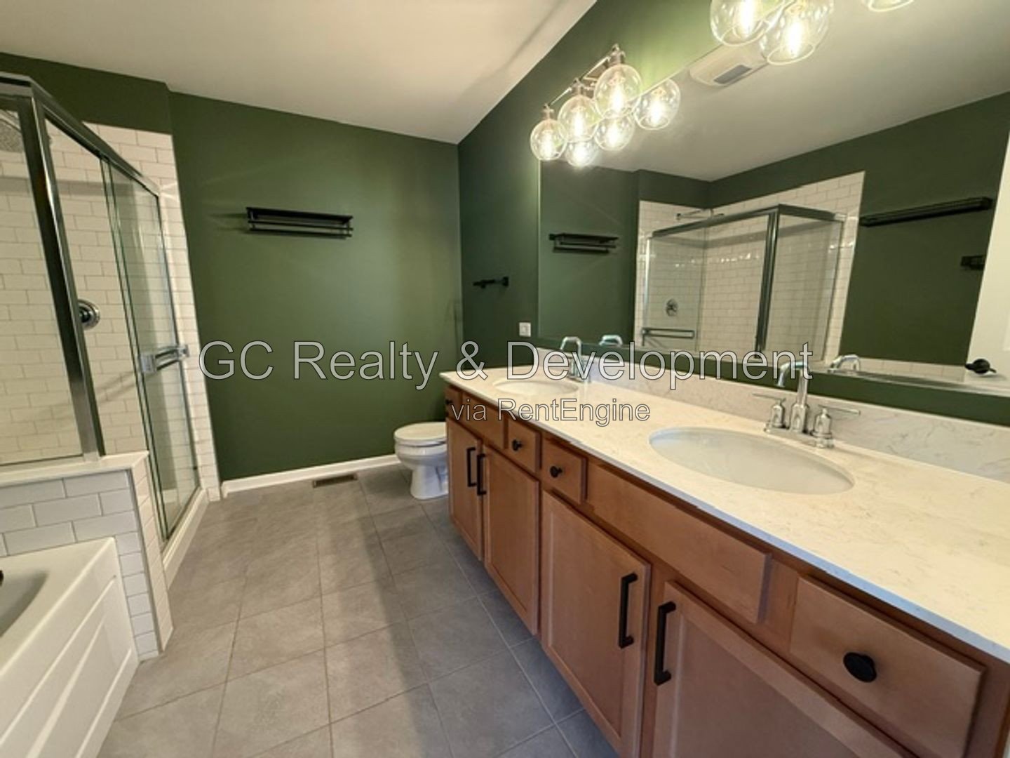 *** LEASE TODAY – SEPTEMBER FREE! / 2 BED-2.5 BTH / END UNIT / NEWER CONSTUCTION / PET FRIENDLY / 2 CAR GARAGE / HUGE LOFT OR OFFICE*** property image