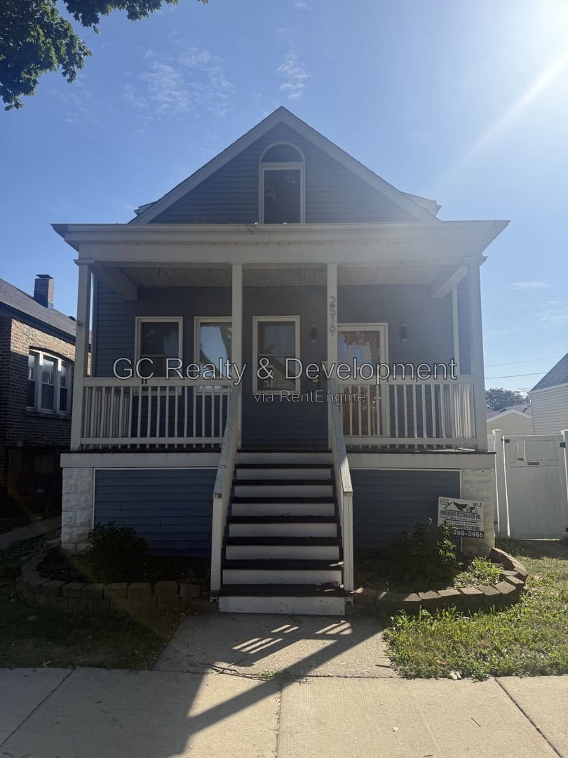 *** 4BR - 2.5BA / CENTRAL AIR / IN-UNIT LAUNDRY / SS APPLIANCES / GARAGE / PET FRIENDLY / FENCED YARD / HARDWOOD FLOORS / FINISHED BASEMENT *** property image