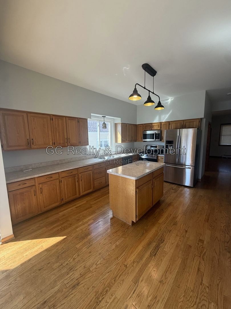 *** 4BR - 2.5BA / CENTRAL AIR / IN-UNIT LAUNDRY / SS APPLIANCES / GARAGE / PET FRIENDLY / FENCED YARD / HARDWOOD FLOORS / FINISHED BASEMENT *** property image