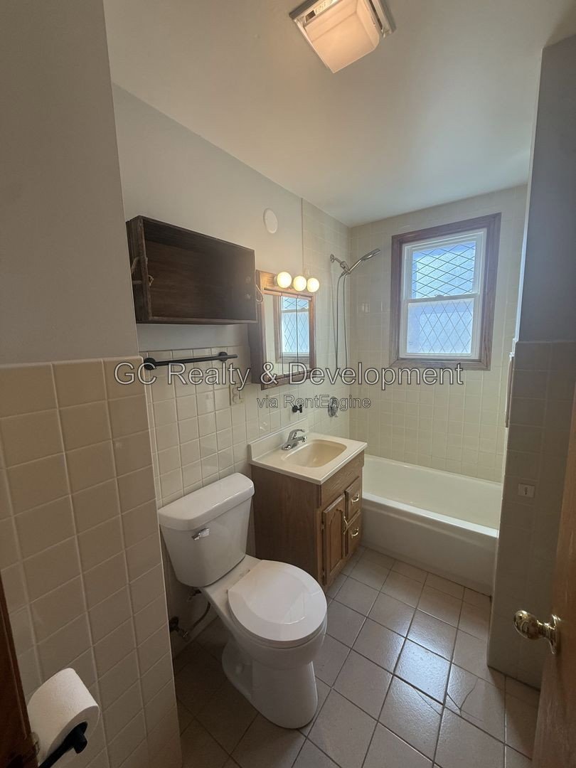 *** 4BR - 2.5BA / CENTRAL AIR / IN-UNIT LAUNDRY / SS APPLIANCES / GARAGE / PET FRIENDLY / FENCED YARD / HARDWOOD FLOORS / FINISHED BASEMENT *** property image