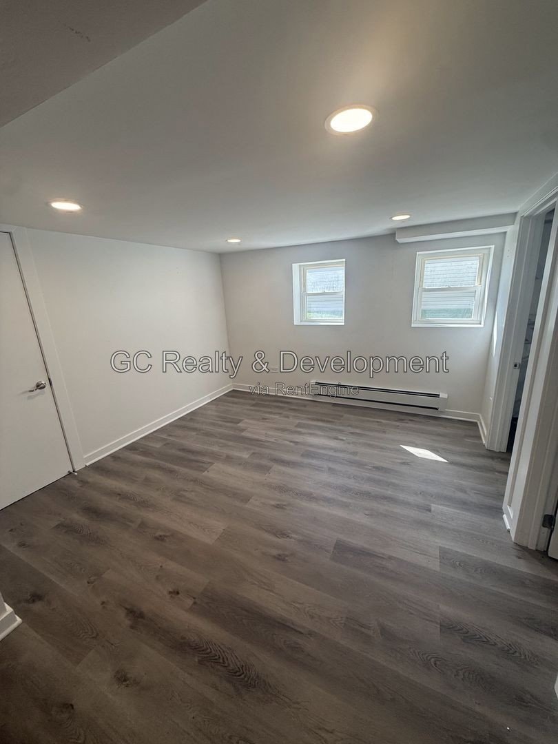 *** 4BR - 2.5BA / CENTRAL AIR / IN-UNIT LAUNDRY / SS APPLIANCES / GARAGE / PET FRIENDLY / FENCED YARD / HARDWOOD FLOORS / FINISHED BASEMENT *** property image