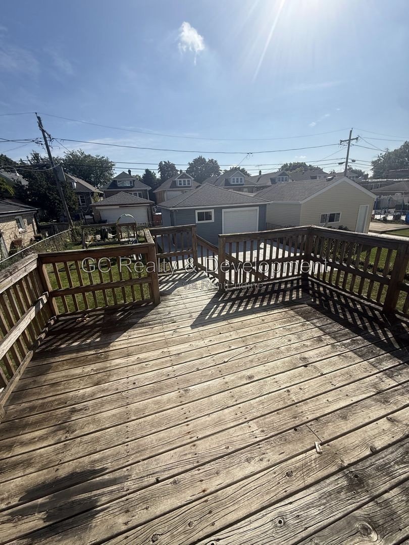 *** 4BR - 2.5BA / CENTRAL AIR / IN-UNIT LAUNDRY / SS APPLIANCES / GARAGE / PET FRIENDLY / FENCED YARD / HARDWOOD FLOORS / FINISHED BASEMENT *** property image