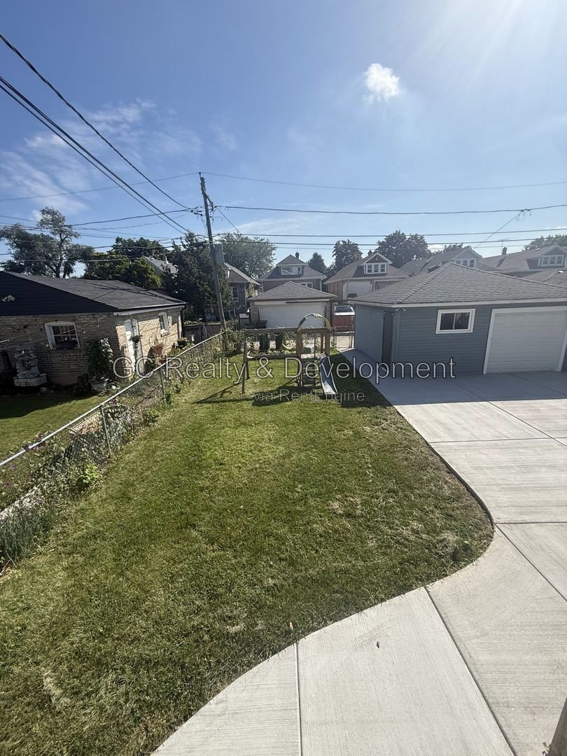 *** 4BR - 2.5BA / CENTRAL AIR / IN-UNIT LAUNDRY / SS APPLIANCES / GARAGE / PET FRIENDLY / FENCED YARD / HARDWOOD FLOORS / FINISHED BASEMENT *** property image