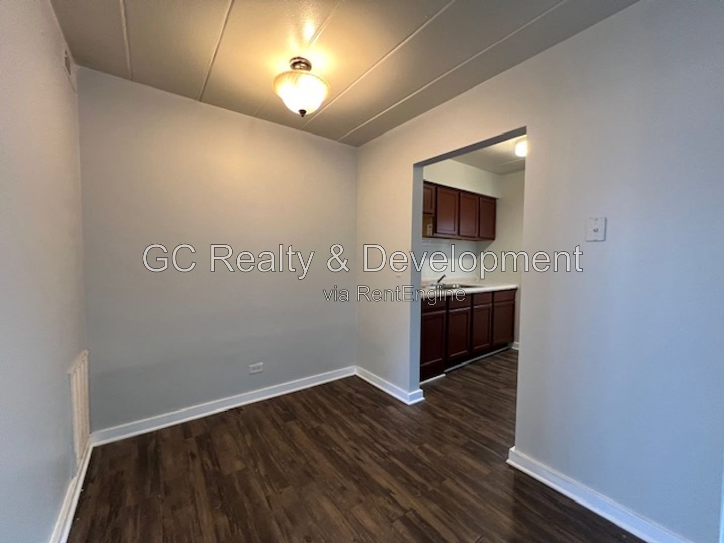 *** SECOND FLOOR / 1BDRM - 1 BTH / TENANT PAYS ELECTRIC ONLY / 1 PARKING SPACE*** property image
