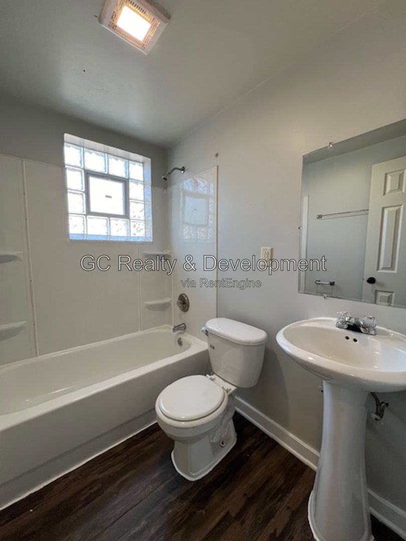 *** SECOND FLOOR / 1BDRM - 1 BTH / TENANT PAYS ELECTRIC ONLY / 1 PARKING SPACE*** property image