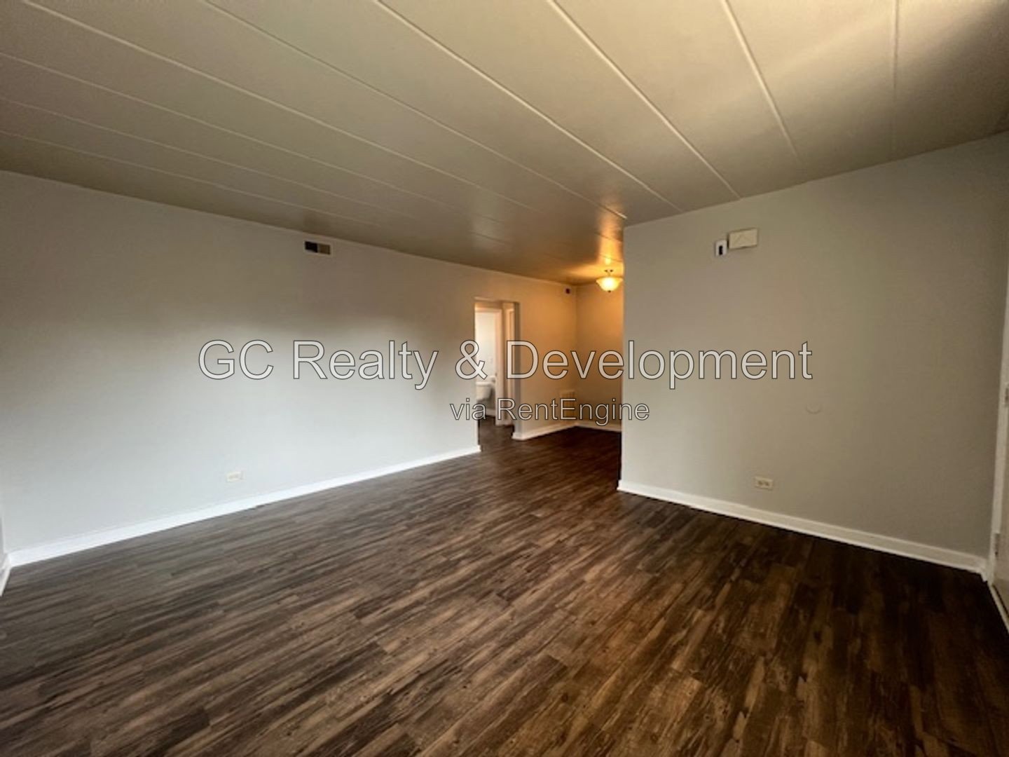 *** SECOND FLOOR / 1BDRM - 1 BTH / TENANT PAYS ELECTRIC ONLY / 1 PARKING SPACE*** property image