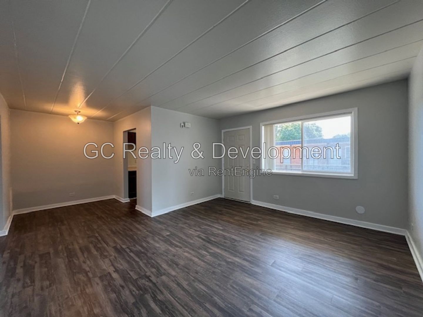 *** SECOND FLOOR / 1BDRM - 1 BTH / TENANT PAYS ELECTRIC ONLY / 1 PARKING SPACE*** property image