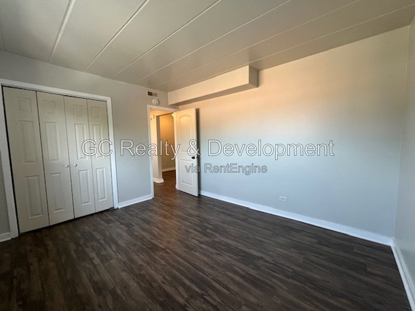 *** SECOND FLOOR / 1BDRM - 1 BTH / TENANT PAYS ELECTRIC ONLY / 1 PARKING SPACE*** property image