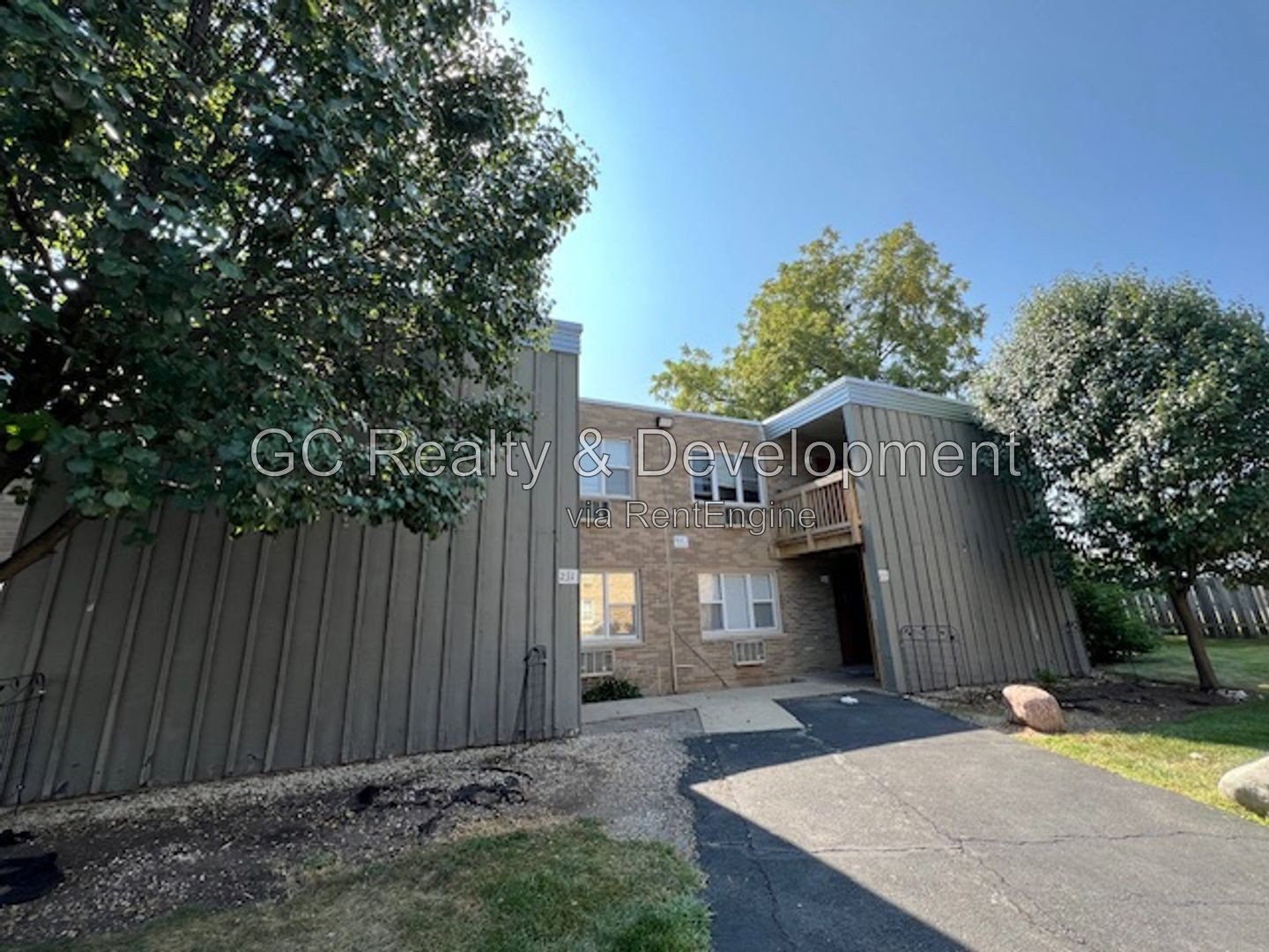 *** 1ST FLOOR UNIT / 2 PARKING SPACES / KITCHEN APPL INCL / ON-SITE LAUNDRY / PET FRIENDLY / PAY ELECTRIC ONLY *** property image