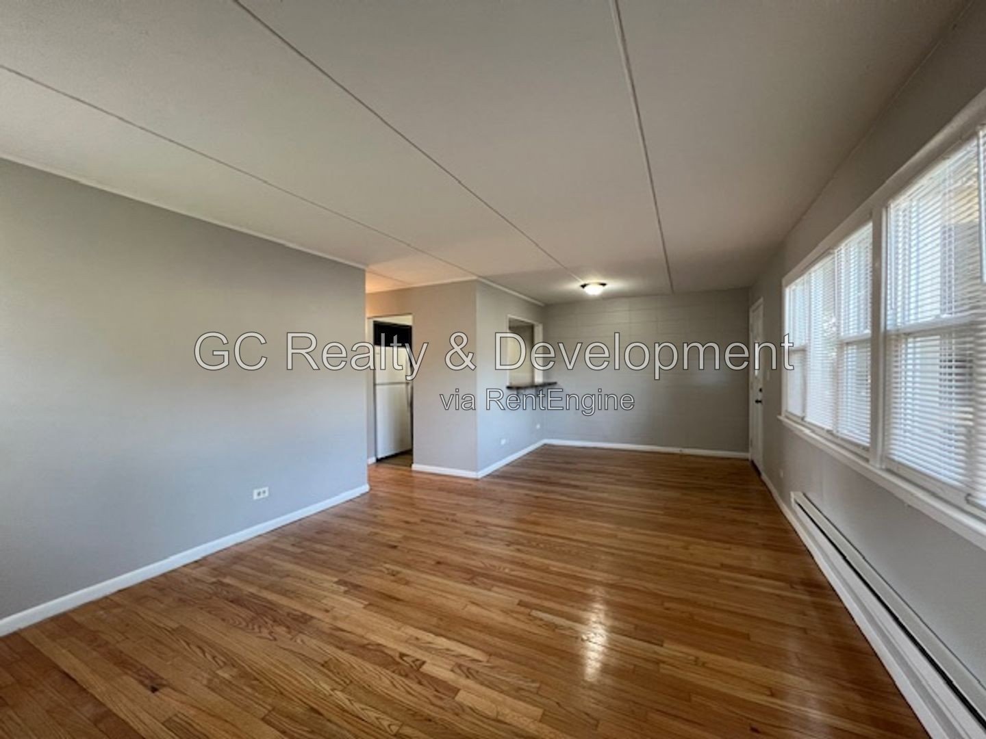 *** 1ST FLOOR UNIT / 2 PARKING SPACES / KITCHEN APPL INCL / ON-SITE LAUNDRY / PET FRIENDLY / PAY ELECTRIC ONLY *** property image